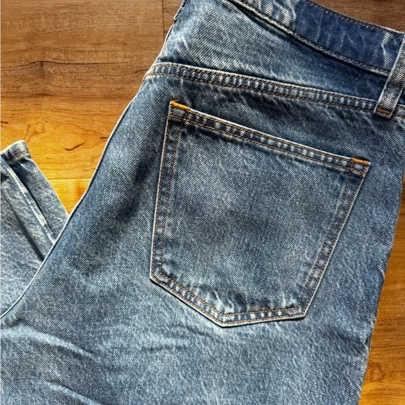 Abercrombie & Fitch High Rise Loose Jean - Picture 10 of 10